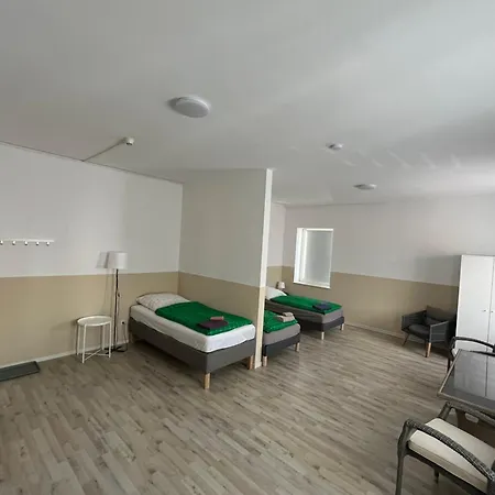 Grosse Fuer 3 Personen -fernseher, Kuehlschrank Affittacamere Meine