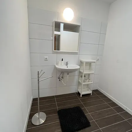 Affittacamere Grosse Fuer 3 Personen -fernseher, Kuehlschrank