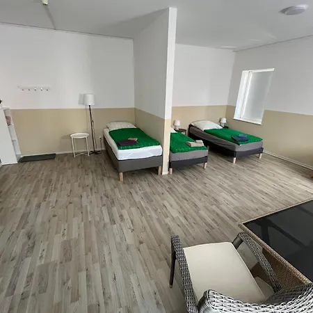 Grosse Fuer 3 Personen -fernseher, Kuehlschrank