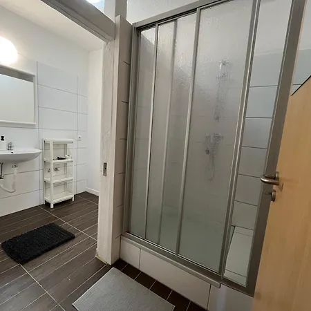 Grosse Fuer 3 Personen -fernseher, Kuehlschrank Affittacamere 3*