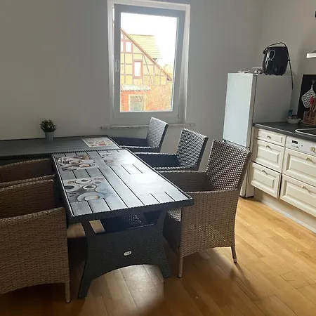 Grosse Fuer 3 Personen -fernseher, Kuehlschrank Affittacamere Meine